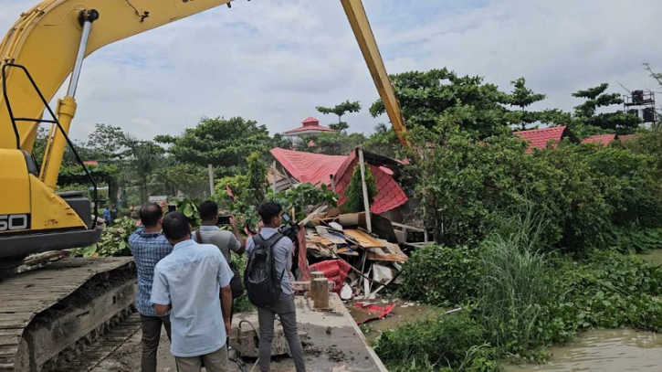 রূপগঞ্জে ফকির ফ্যাশন, লা রিভারিয়া রিসোর্টসহ ৩০ স্থাপনা উচ্ছেদ