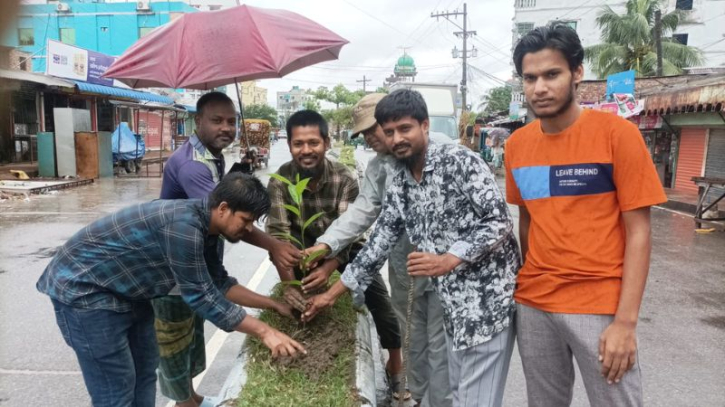 নবীগঞ্জ আলোকিত সমাজের উদ্যােগে বৃক্ষরোপন